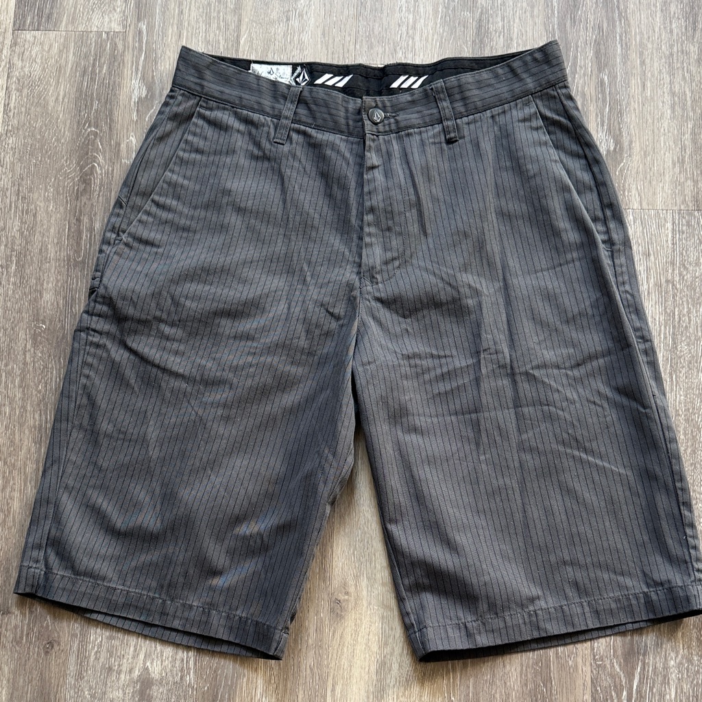 Volcom Corpo Class Collection Size 32 Volcom Corpo Class Collection Size 32